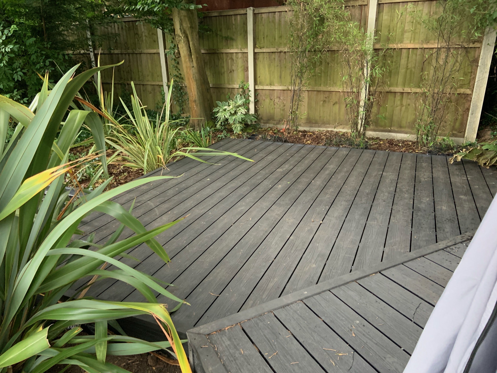Sustainable composite decking Gallery Image - 6